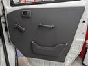 運転席側のドアにはちょっとした小物を収納するスペースがあります♪