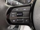 ステアリング左側には、オーディオ操作が出来るステアリングスイッチが装着されております☆わざわざ、ナビを操作しなくても、音量調節やトラック選択等の簡易操作がお手元で出来ます♪