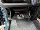 グローブボックスはもちろん、収納スペースが多くあるので、いろいろ小物を収納するのにとても便利です♪