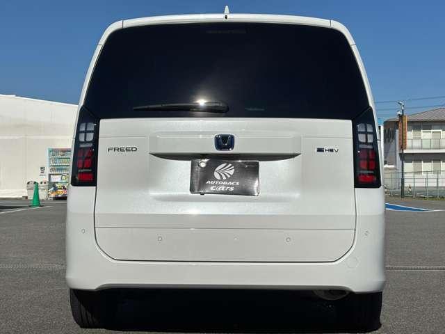 フリード ｅ：ＨＥＶエアー　ＥＸ　登録済未使用車　ホンダセンシング　ブラインドスポットインフォメーション　Ｈｏｎｄａ　ＣＮＮＥＣＴ　運転席＆助手席シートヒーター　リアクーラー　ＵＳＢチャージャー　本革巻ステアリングホイール（10枚目）