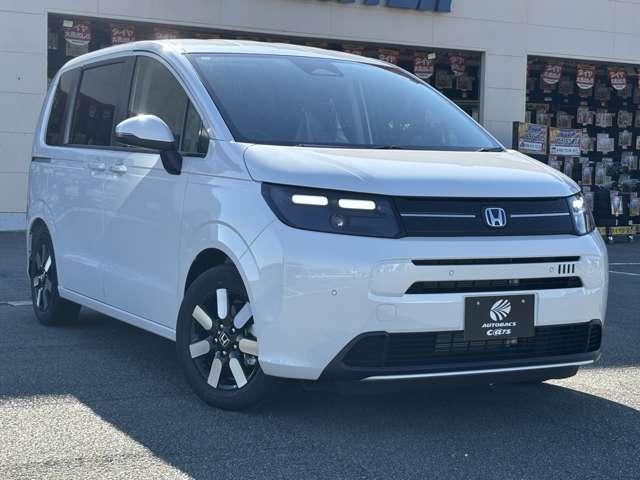 フリード ｅ：ＨＥＶエアー　ＥＸ　登録済未使用車　ホンダセンシング　ブラインドスポットインフォメーション　Ｈｏｎｄａ　ＣＮＮＥＣＴ　運転席＆助手席シートヒーター　リアクーラー　ＵＳＢチャージャー　本革巻ステアリングホイール（13枚目）