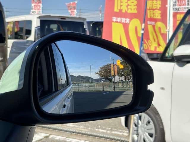 フリード ｅ：ＨＥＶエアー　ＥＸ　登録済未使用車　ホンダセンシング　ブラインドスポットインフォメーション　Ｈｏｎｄａ　ＣＮＮＥＣＴ　運転席＆助手席シートヒーター　リアクーラー　ＵＳＢチャージャー　本革巻ステアリングホイール（17枚目）