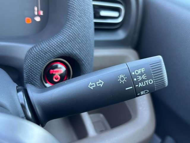 フリード ｅ：ＨＥＶエアー　ＥＸ　登録済未使用車　ホンダセンシング　ブラインドスポットインフォメーション　Ｈｏｎｄａ　ＣＮＮＥＣＴ　運転席＆助手席シートヒーター　リアクーラー　ＵＳＢチャージャー　本革巻ステアリングホイール（22枚目）