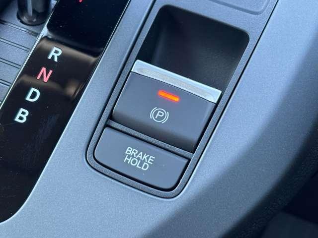 フリード ｅ：ＨＥＶエアー　ＥＸ　登録済未使用車　ホンダセンシング　ブラインドスポットインフォメーション　Ｈｏｎｄａ　ＣＮＮＥＣＴ　運転席＆助手席シートヒーター　リアクーラー　ＵＳＢチャージャー　本革巻ステアリングホイール（31枚目）