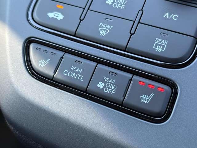 フリード ｅ：ＨＥＶエアー　ＥＸ　登録済未使用車　ホンダセンシング　ブラインドスポットインフォメーション　Ｈｏｎｄａ　ＣＮＮＥＣＴ　運転席＆助手席シートヒーター　リアクーラー　ＵＳＢチャージャー　本革巻ステアリングホイール（34枚目）