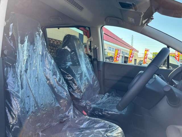 フリード ｅ：ＨＥＶエアー　ＥＸ　登録済未使用車　ホンダセンシング　ブラインドスポットインフォメーション　Ｈｏｎｄａ　ＣＮＮＥＣＴ　運転席＆助手席シートヒーター　リアクーラー　ＵＳＢチャージャー　本革巻ステアリングホイール（41枚目）