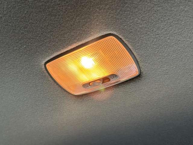 フリード ｅ：ＨＥＶエアー　ＥＸ　登録済未使用車　ホンダセンシング　ブラインドスポットインフォメーション　Ｈｏｎｄａ　ＣＮＮＥＣＴ　運転席＆助手席シートヒーター　リアクーラー　ＵＳＢチャージャー　本革巻ステアリングホイール（47枚目）