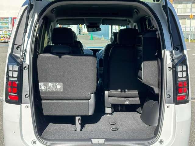 フリード ｅ：ＨＥＶエアー　ＥＸ　登録済未使用車　ホンダセンシング　ブラインドスポットインフォメーション　Ｈｏｎｄａ　ＣＮＮＥＣＴ　運転席＆助手席シートヒーター　リアクーラー　ＵＳＢチャージャー　本革巻ステアリングホイール（53枚目）