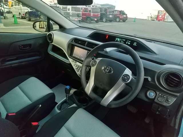 アクア Ｓ　純正ナビ　バックカメラ　スマートキー　プッシュスタート　電動格納ドアミラー　ＬＥＤヘッドライト（7枚目）