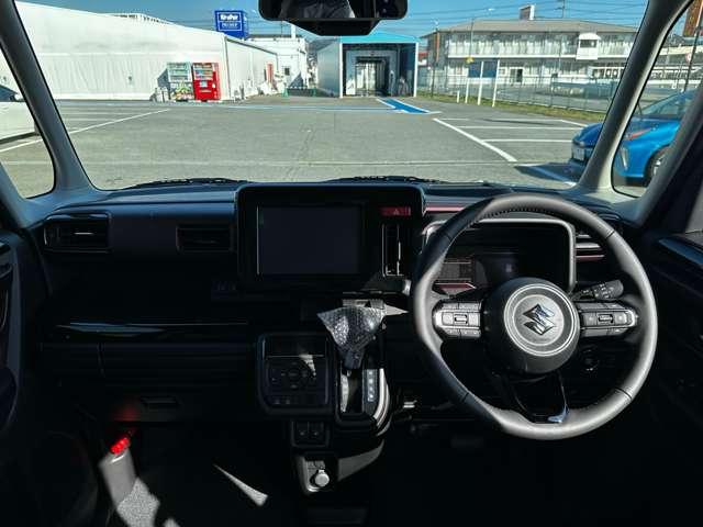 スペーシアカスタム ハイブリッドＸＳターボ　届出済未使用車　スズキセーフティサポート　パドルシフト　スリムサーキュレーター　両側パワースライドドア　ステアリングヒーター　運転席・助手席シートヒーター　本革巻ステアリングホイール　１５インチアルミ（7枚目）