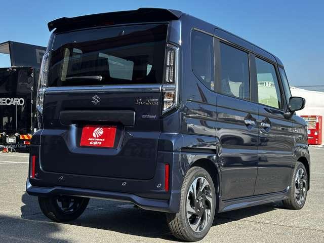 スペーシアカスタム ハイブリッドＸＳターボ　届出済未使用車　スズキセーフティサポート　パドルシフト　スリムサーキュレーター　両側パワースライドドア　ステアリングヒーター　運転席・助手席シートヒーター　本革巻ステアリングホイール　１５インチアルミ（8枚目）