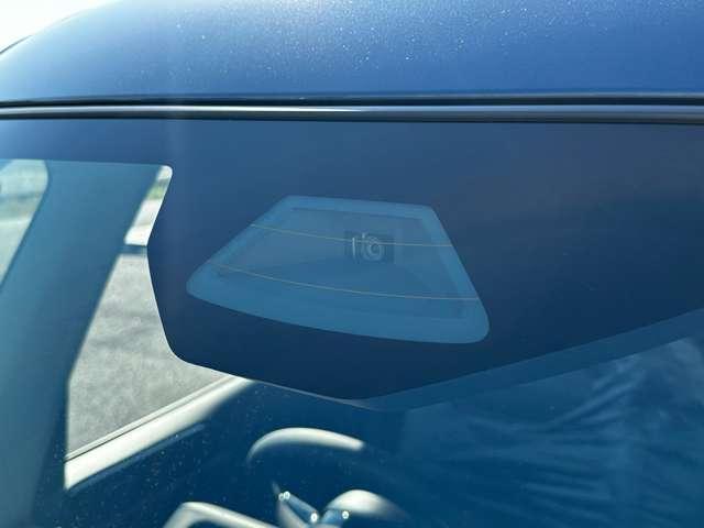 スペーシアカスタム ハイブリッドＸＳターボ　届出済未使用車　スズキセーフティサポート　パドルシフト　スリムサーキュレーター　両側パワースライドドア　ステアリングヒーター　運転席・助手席シートヒーター　本革巻ステアリングホイール　１５インチアルミ（9枚目）