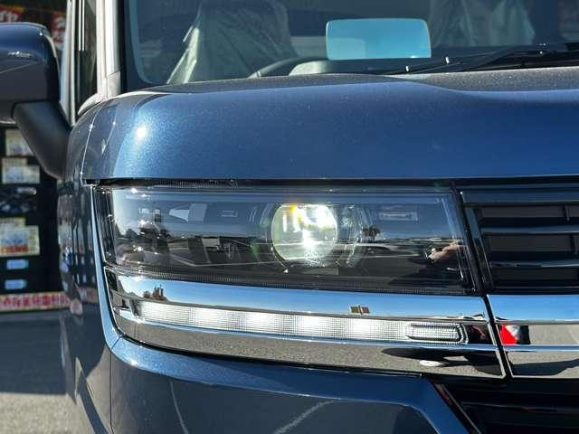 スペーシアカスタム ハイブリッドＸＳターボ　届出済未使用車　スズキセーフティサポート　パドルシフト　スリムサーキュレーター　両側パワースライドドア　ステアリングヒーター　運転席・助手席シートヒーター　本革巻ステアリングホイール　１５インチアルミ（10枚目）