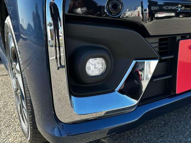 スペーシアカスタム ハイブリッドＸＳターボ　届出済未使用車　スズキセーフティサポート　パドルシフト　スリムサーキュレーター　両側パワースライドドア　ステアリングヒーター　運転席・助手席シートヒーター　本革巻ステアリングホイール　１５インチアルミ（11枚目）