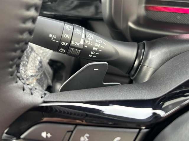 スペーシアカスタム ハイブリッドＸＳターボ　届出済未使用車　スズキセーフティサポート　パドルシフト　スリムサーキュレーター　両側パワースライドドア　ステアリングヒーター　運転席・助手席シートヒーター　本革巻ステアリングホイール　１５インチアルミ（13枚目）