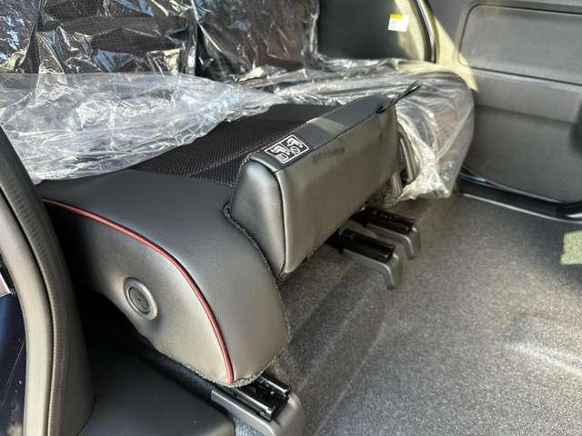 スペーシアカスタム ハイブリッドＸＳターボ　届出済未使用車　スズキセーフティサポート　パドルシフト　スリムサーキュレーター　両側パワースライドドア　ステアリングヒーター　運転席・助手席シートヒーター　本革巻ステアリングホイール　１５インチアルミ（19枚目）