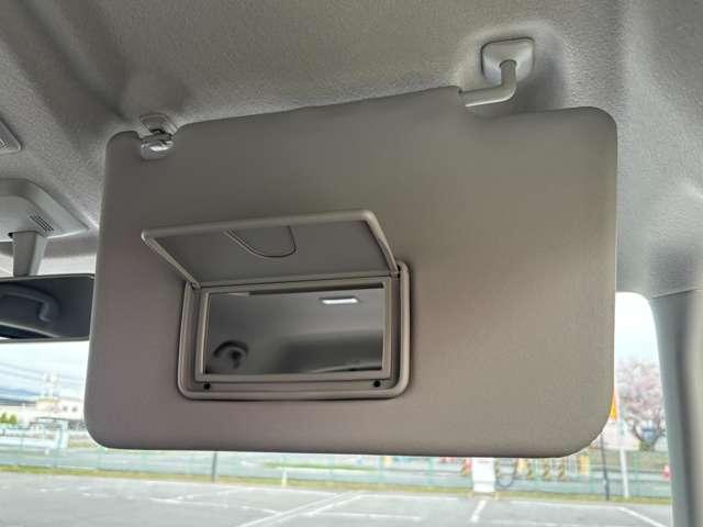 スペーシアカスタム ハイブリッドＸＳターボ　届出済未使用車　スズキセーフティサポート　パドルシフト　スリムサーキュレーター　両側パワースライドドア　ステアリングヒーター　運転席・助手席シートヒーター　本革巻ステアリングホイール　１５インチアルミ（24枚目）