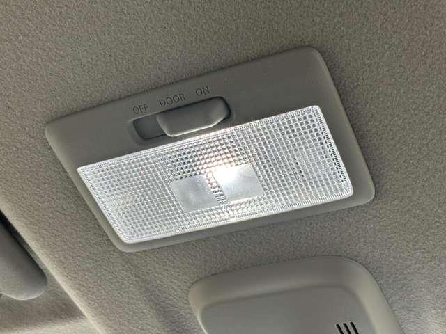 スペーシアカスタム ハイブリッドＸＳターボ　届出済未使用車　スズキセーフティサポート　パドルシフト　スリムサーキュレーター　両側パワースライドドア　ステアリングヒーター　運転席・助手席シートヒーター　本革巻ステアリングホイール　１５インチアルミ（31枚目）