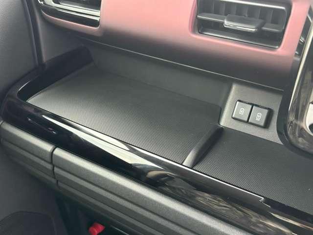 スペーシアカスタム ハイブリッドＸＳターボ　届出済未使用車　スズキセーフティサポート　パドルシフト　スリムサーキュレーター　両側パワースライドドア　ステアリングヒーター　運転席・助手席シートヒーター　本革巻ステアリングホイール　１５インチアルミ（37枚目）