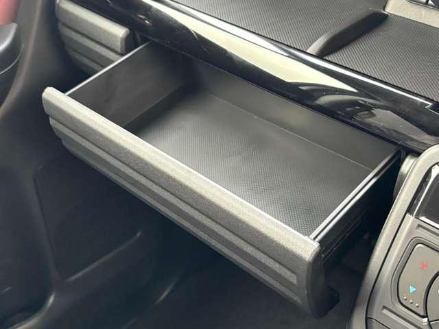 スペーシアカスタム ハイブリッドＸＳターボ　届出済未使用車　スズキセーフティサポート　パドルシフト　スリムサーキュレーター　両側パワースライドドア　ステアリングヒーター　運転席・助手席シートヒーター　本革巻ステアリングホイール　１５インチアルミ（39枚目）