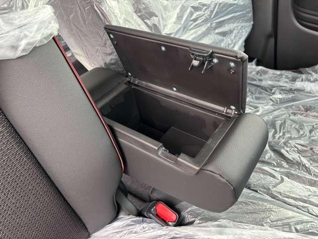 スペーシアカスタム ハイブリッドＸＳターボ　届出済未使用車　スズキセーフティサポート　パドルシフト　スリムサーキュレーター　両側パワースライドドア　ステアリングヒーター　運転席・助手席シートヒーター　本革巻ステアリングホイール　１５インチアルミ（42枚目）