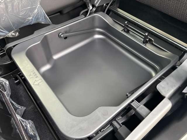 スペーシアカスタム ハイブリッドＸＳターボ　届出済未使用車　スズキセーフティサポート　パドルシフト　スリムサーキュレーター　両側パワースライドドア　ステアリングヒーター　運転席・助手席シートヒーター　本革巻ステアリングホイール　１５インチアルミ（44枚目）