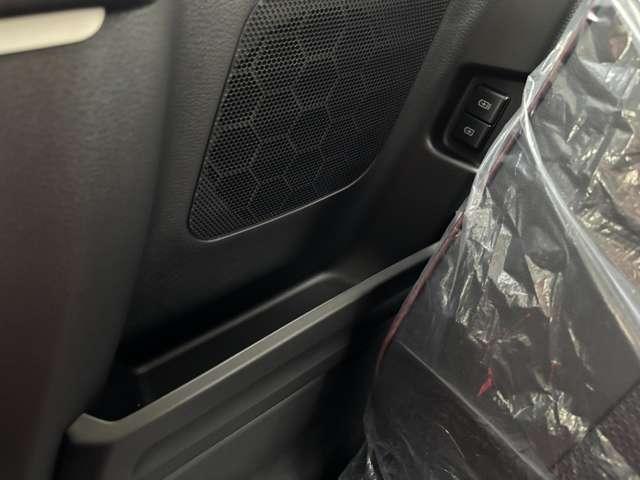 スペーシアカスタム ハイブリッドＸＳターボ　届出済未使用車　スズキセーフティサポート　パドルシフト　スリムサーキュレーター　両側パワースライドドア　ステアリングヒーター　運転席・助手席シートヒーター　本革巻ステアリングホイール　１５インチアルミ（49枚目）