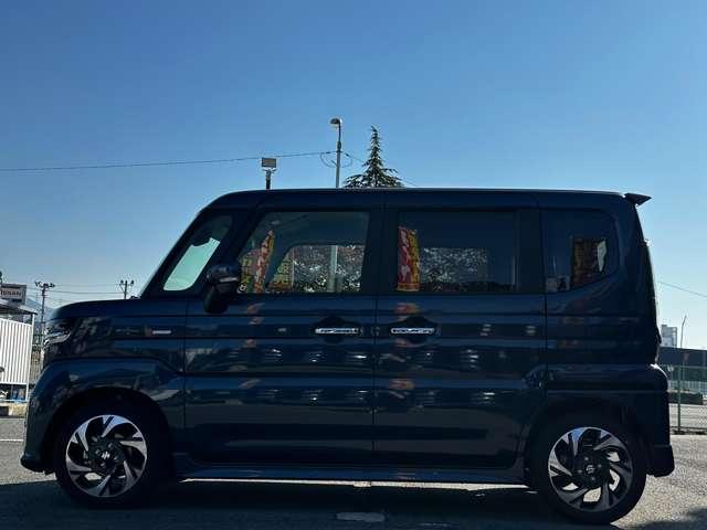 スペーシアカスタム ハイブリッドＸＳターボ　届出済未使用車　スズキセーフティサポート　パドルシフト　スリムサーキュレーター　両側パワースライドドア　ステアリングヒーター　運転席・助手席シートヒーター　本革巻ステアリングホイール　１５インチアルミ（59枚目）