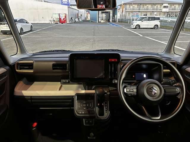 スペーシア ハイブリッドＸ　届出済未使用車　スズキセーフティサポート　リモート格納ドアミラー　スリムサーキュレーター　両側パワースライドドア　ロールサンシェード　運転席・助手席シートヒーター　パーソナルテーブル（7枚目）