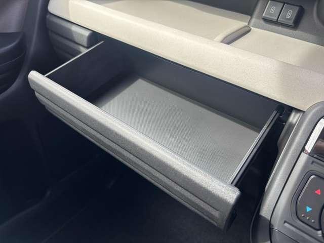 スペーシア ハイブリッドＸ　届出済未使用車　スズキセーフティサポート　リモート格納ドアミラー　スリムサーキュレーター　両側パワースライドドア　ロールサンシェード　運転席・助手席シートヒーター　パーソナルテーブル（33枚目）