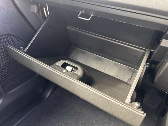 スペーシア ハイブリッドＸ　届出済未使用車　スズキセーフティサポート　リモート格納ドアミラー　スリムサーキュレーター　両側パワースライドドア　ロールサンシェード　運転席・助手席シートヒーター　パーソナルテーブル（34枚目）