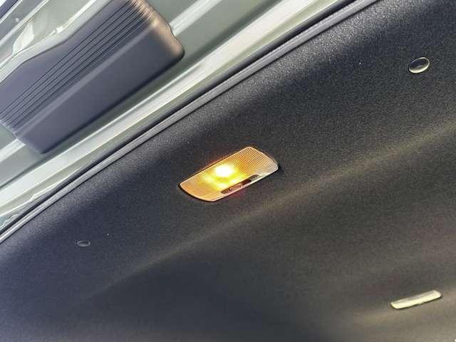 N-VAN 届出済未使用車 ホンダセンシング フルLEDヘッドライト ナビ装着用スペシャルパッケージ 充電用USBジャック Hondaスマートキーシステム 電動格納式リモコンドアミラー IRカット/UVカット機能(46枚目)