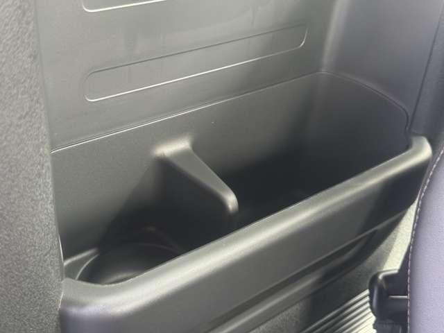 Ｎ－ＢＯＸカスタム ターボ　届出済未使用車　ホンダセンシング　両側パワースライドドア　フルＬＥＤヘッドライト　１５インチアルミホイール　本革巻ステアリングホイール　シートバックテーブル　リアセンターアームレスト　前席シートヒータ（45枚目）