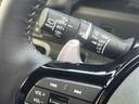 ターボ　届出済未使用車　ホンダセンシング　両側パワースライドドア　フルＬＥＤヘッドライト　１５インチアルミホイール　本革巻ステアリングホイール　シートバックテーブル　リアセンターアームレスト　前席シートヒータ（15枚目）