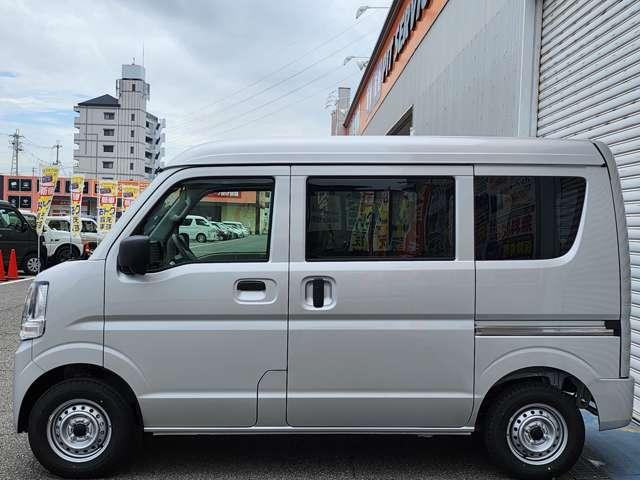 エブリイ ＰＡリミテッド　届出済未使用車　スズキセーフティサポート　両側スライドドア　ＵＳＢ電源ソケット　ＡＭ／ＦＭラジオ　キーレスキー　スペアタイヤ　衝突被害軽減ブレーキ　クリアランスソナー（7枚目）