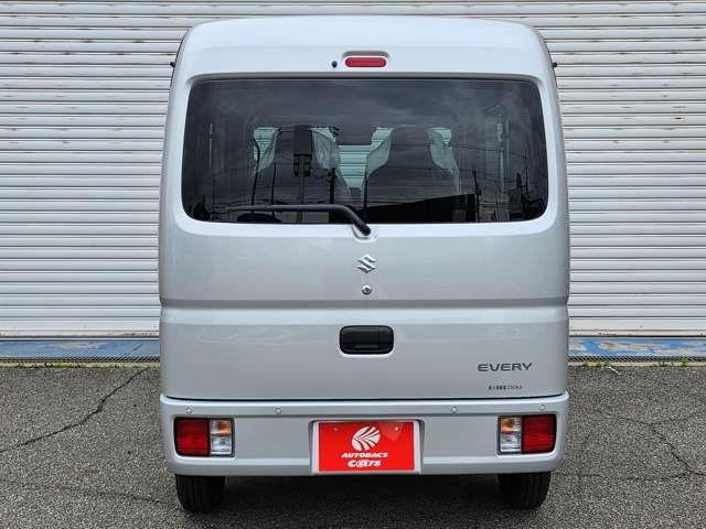 エブリイ ＰＡリミテッド　届出済未使用車　スズキセーフティサポート　両側スライドドア　ＵＳＢ電源ソケット　ＡＭ／ＦＭラジオ　キーレスキー　スペアタイヤ　衝突被害軽減ブレーキ　クリアランスソナー（9枚目）
