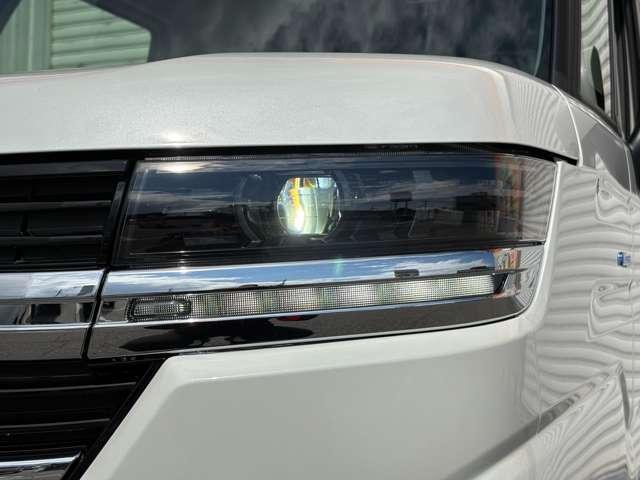 スペーシアカスタム ハイブリッドＸＳターボ　届出済未使用車　両側パワースライドドア　スズキセーフティサポート　電動パーキングブレーキ　ブレーキホールド　ＬＥＤヘッドライト・フォグランプ　オットマン　スリムサーキュレーター　ＵＳＢ電源ソケット（17枚目）