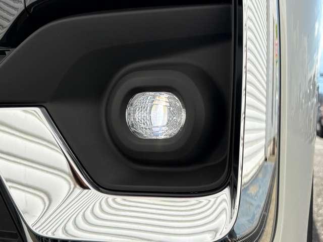 スペーシアカスタム ハイブリッドＸＳターボ　届出済未使用車　両側パワースライドドア　スズキセーフティサポート　電動パーキングブレーキ　ブレーキホールド　ＬＥＤヘッドライト・フォグランプ　オットマン　スリムサーキュレーター　ＵＳＢ電源ソケット（18枚目）