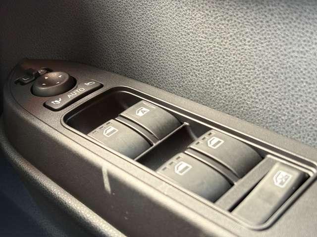 タント カスタムRS 届出済未使用車 両側パワースライドドア LEDヘッドライト LEDフォグランプ 前席シートヒーター スマートアシスト 電動パーキングブレーキ ブレーキホールド 純正バックカメラ 衝突被害軽減ブレーキ(37枚目)