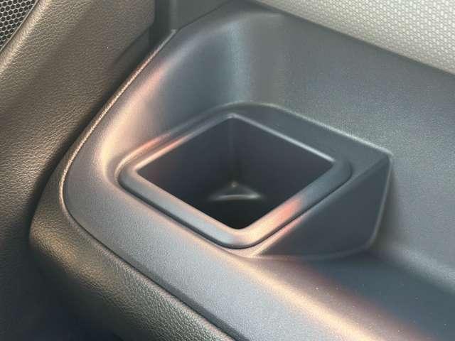 �^�]�ȁB����ȃh�����N�z���_�[�𑕔���