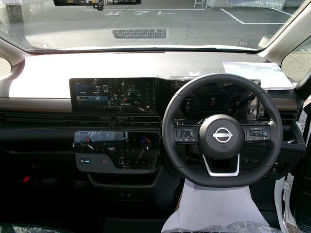 セレナ ｅ－パワー　ハイウェイスターＶ　登録済未使用車アラモニ＋ルームミラー／ドラレコ前後／ＬＥＤヘッドライト／１２．３型コネクトナビ／ＥＴＣ２．０／ホットプラスＰＫＧ／ＳＯＳコール（18枚目）