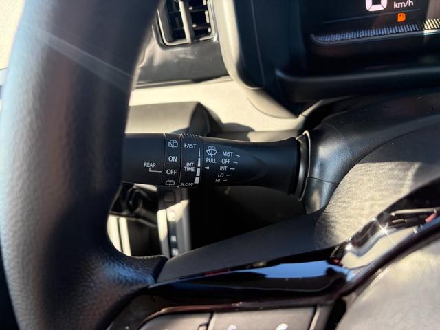 �X�e�A�����O�����ɂ́A�t�����g�i�Ԍ��A�l�h�r�s�@�\�t�j�E���A�̃��C�p�[���샌�o�[�𑕔����t�����g���C�p�[�́A�J�ʂɍ��킹�ă��C�p�[�̑��x��ς����܂��B