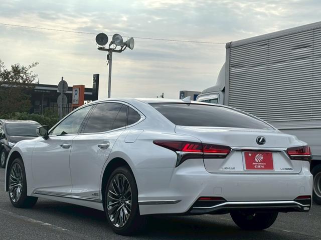 LS LS500h Iパッケージ 衝突被害軽減ブレーキ サンルーフ 純正ナビ 全方位カメラ ETC 黒本革シート パワーシート シートヒーター シートベンチレーション 20インチアルミ 電動トランク スマートキー2本 カードキー1本(19枚目)