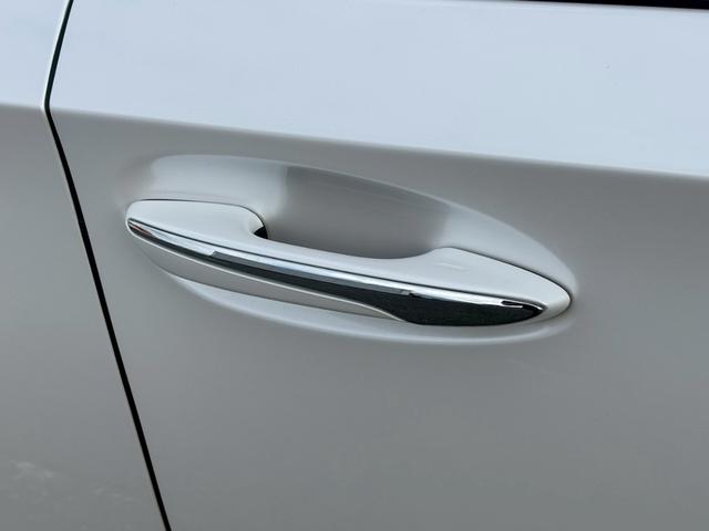 LS LS500h Iパッケージ 衝突被害軽減ブレーキ サンルーフ 純正ナビ 全方位カメラ ETC 黒本革シート パワーシート シートヒーター シートベンチレーション 20インチアルミ 電動トランク スマートキー2本 カードキー1本(27枚目)