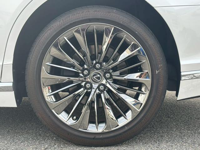 LS LS500h Iパッケージ 衝突被害軽減ブレーキ サンルーフ 純正ナビ 全方位カメラ ETC 黒本革シート パワーシート シートヒーター シートベンチレーション 20インチアルミ 電動トランク スマートキー2本 カードキー1本(28枚目)