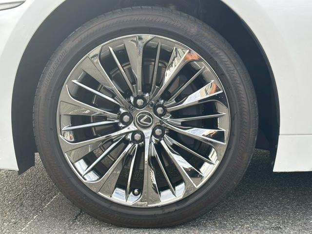 LS LS500h Iパッケージ 衝突被害軽減ブレーキ サンルーフ 純正ナビ 全方位カメラ ETC 黒本革シート パワーシート シートヒーター シートベンチレーション 20インチアルミ 電動トランク スマートキー2本 カードキー1本(29枚目)