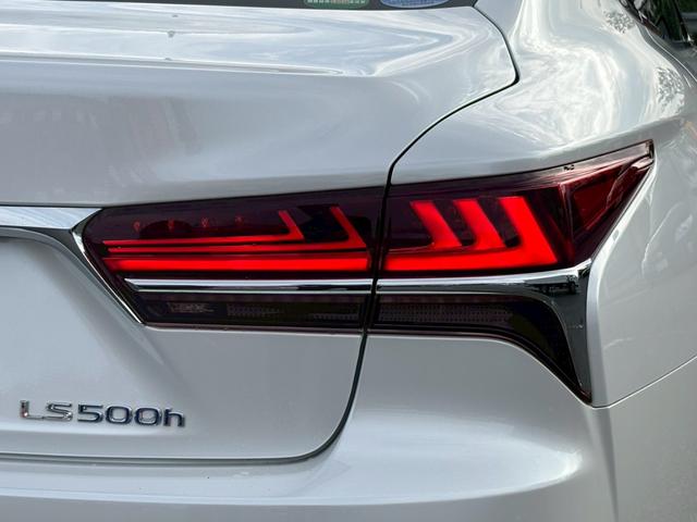 LS LS500h Iパッケージ 衝突被害軽減ブレーキ サンルーフ 純正ナビ 全方位カメラ ETC 黒本革シート パワーシート シートヒーター シートベンチレーション 20インチアルミ 電動トランク スマートキー2本 カードキー1本(32枚目)