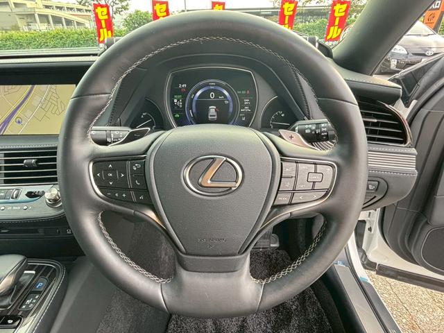 LS LS500h Iパッケージ 衝突被害軽減ブレーキ サンルーフ 純正ナビ 全方位カメラ ETC 黒本革シート パワーシート シートヒーター シートベンチレーション 20インチアルミ 電動トランク スマートキー2本 カードキー1本(37枚目)