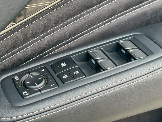 LS LS500h Iパッケージ 衝突被害軽減ブレーキ サンルーフ 純正ナビ 全方位カメラ ETC 黒本革シート パワーシート シートヒーター シートベンチレーション 20インチアルミ 電動トランク スマートキー2本 カードキー1本(45枚目)