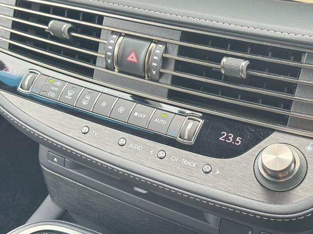 LS LS500h Iパッケージ 衝突被害軽減ブレーキ サンルーフ 純正ナビ 全方位カメラ ETC 黒本革シート パワーシート シートヒーター シートベンチレーション 20インチアルミ 電動トランク スマートキー2本 カードキー1本(49枚目)